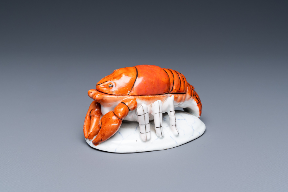Een Chinese polychrome dekseldoos in de vorm van een kreeft, 19e eeuw