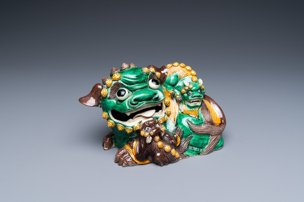 Un lion bouddhiste en biscuit &eacute;maill&eacute; vert, Kangxi