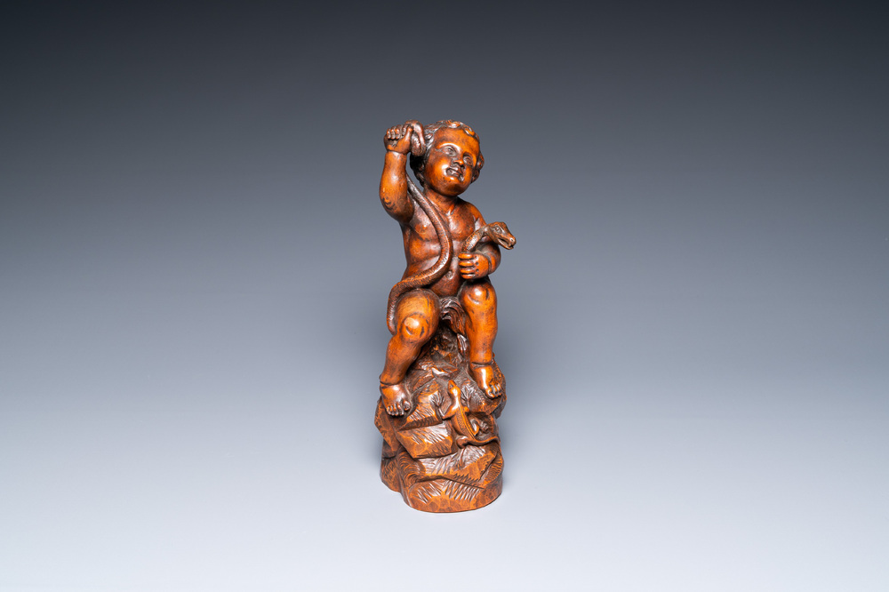 Une figure du jeune Hercule en buis sculpt&eacute;, Flandres, probablement Anvers, 17&egrave;me