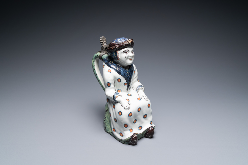 Un pichet couvert de type 'Jacqueline' en fa&iuml;ence polychrome de Lille, France, 18&egrave;me
