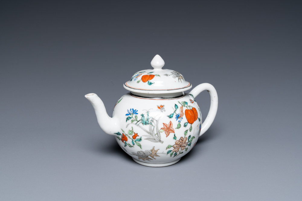 A Chinese verte-grisaille teapot and cover, Yongzheng/Qianlong