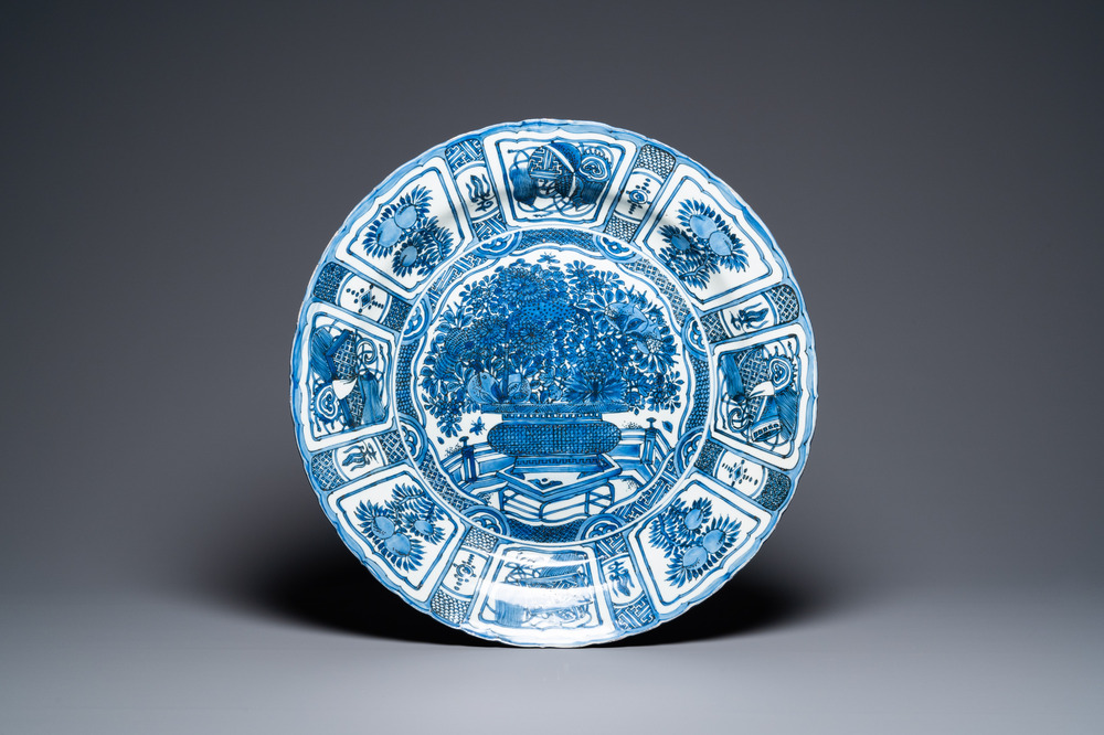 A large Chinese blue and white kraak porcelain dish with a finely painted jardini&egrave;re, Wanli