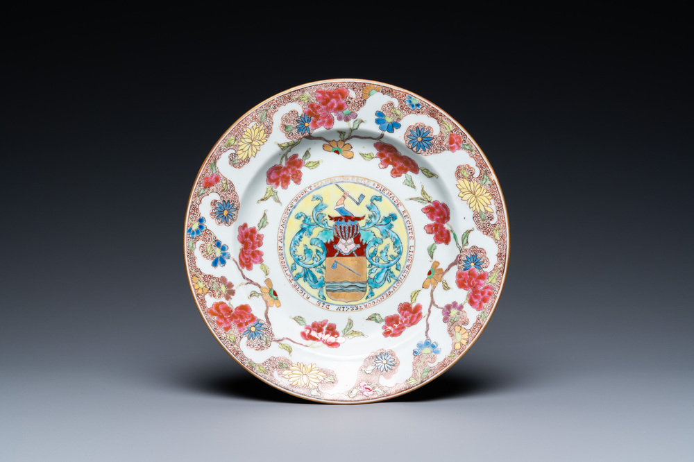 Une assiette armori&eacute;e en porcelaine de Chine aux armes de 'Blonkebijle' pour le march&eacute; hollandais, Yongzheng, ca. 1733