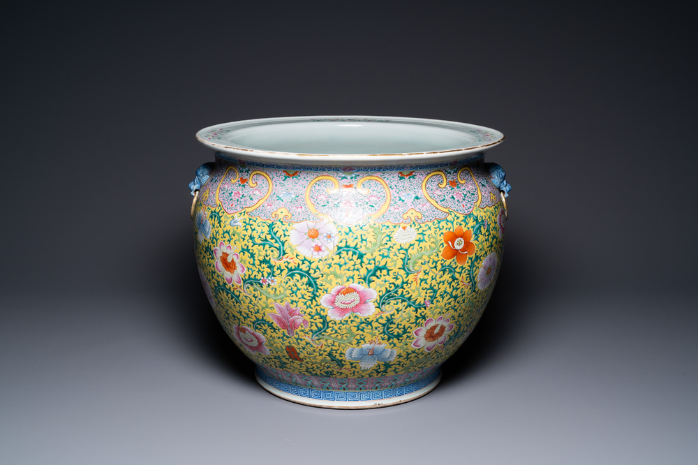 A large Chinese famille rose yellow-ground fish bowl with fine floral scrolls, 19th C.