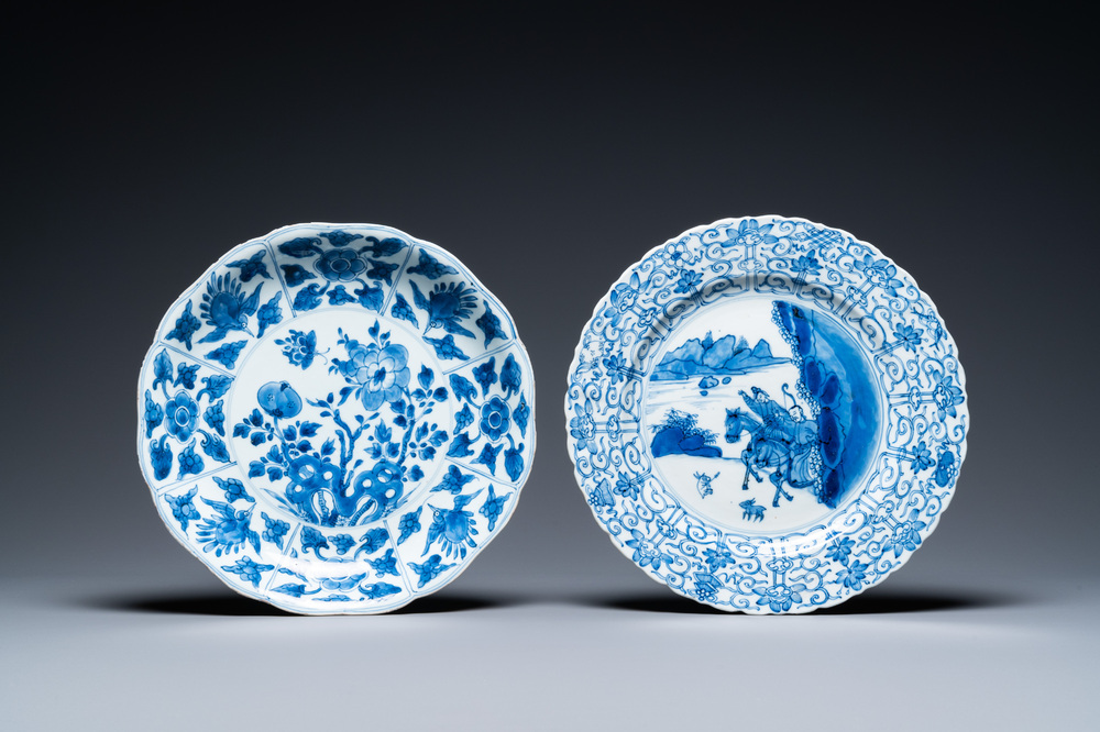 Twee Chinese blauw-witte schotels, Kangxi