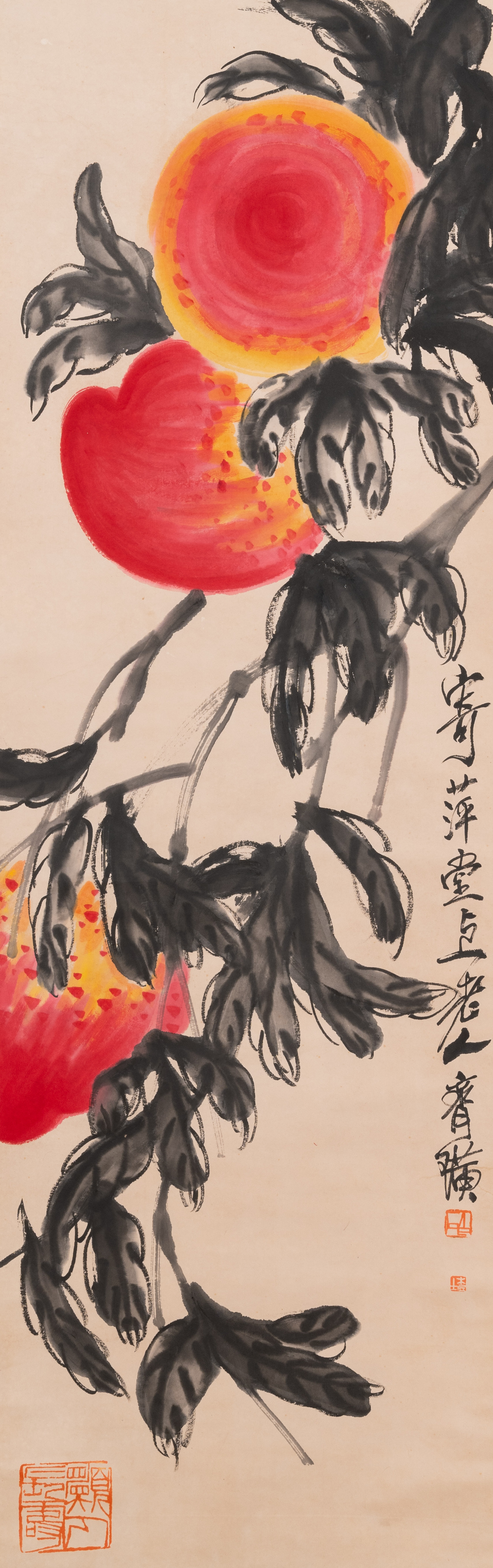 Chinese school, naar en met de signatuur van Qi Baishi (1864 - 1957): 'Perziken', inkt en kleur op papier