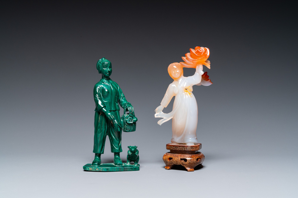 Deux sculptures de filles de la R&eacute;volution Culturelle en agate et malachite, Chine
