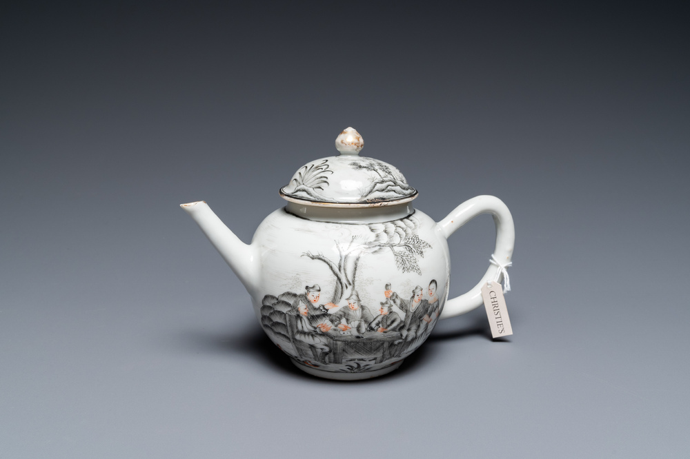 Een Chinese grisaille theepot met Europees decor, Qianlong