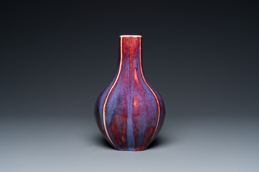 Vase de forme quadrilobe en porcelaine de Chine &agrave; &eacute;mail flamb&eacute;, Qianlong