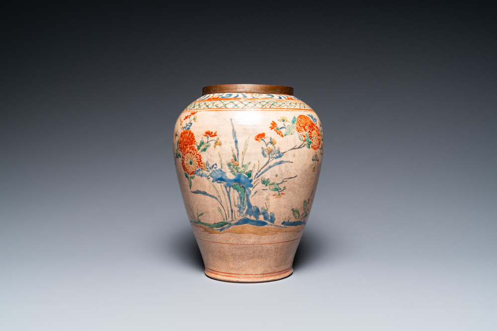 A Japanese Hizen Kakiemon-style vase with copper rim, Edo, 18th C.