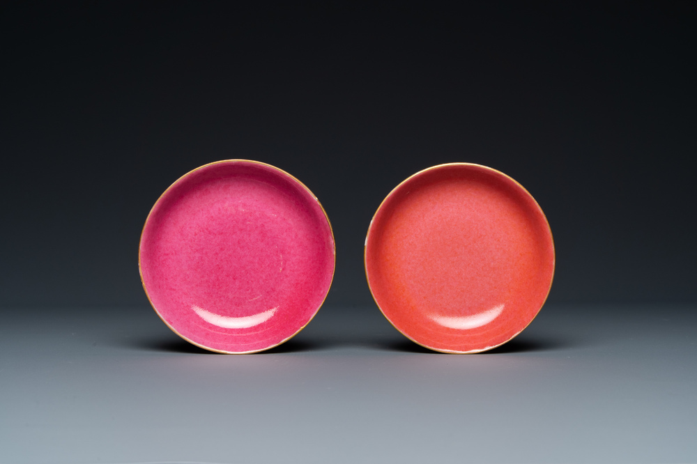 Een paar Chinese monochrome roze schoteltjes, Guangxu merk en periode