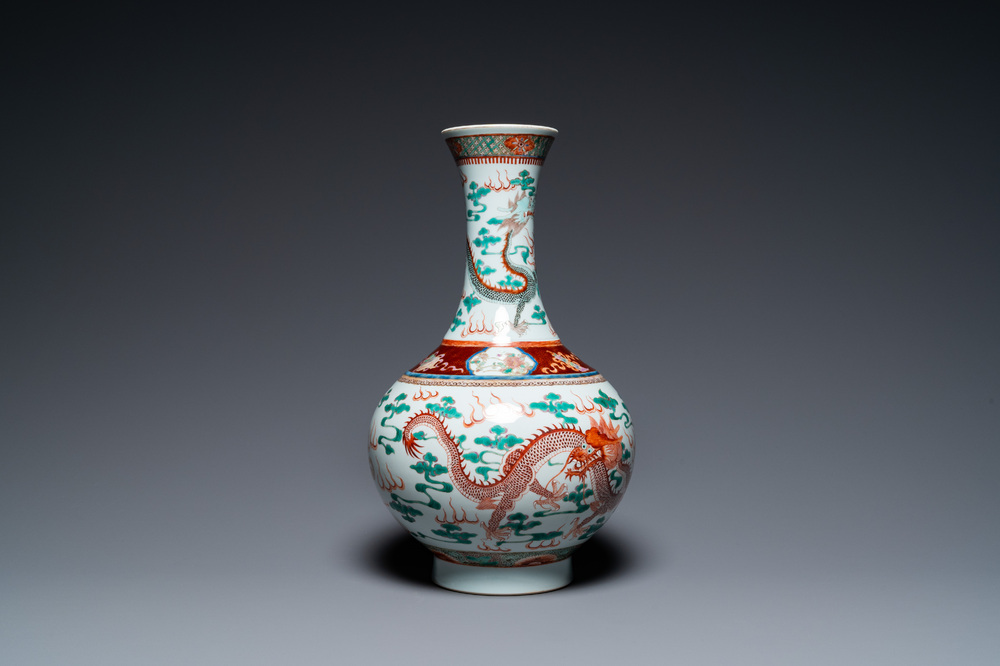 A Chinese famille verte 'dragons' bottle vase, Guangxu mark, 20th C.