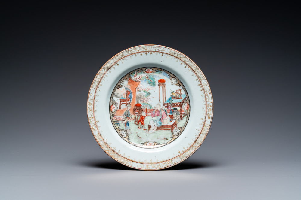 A fine Chinese famille rose plate with two ladies and two boys in an interior, Yongzheng/Qianlong