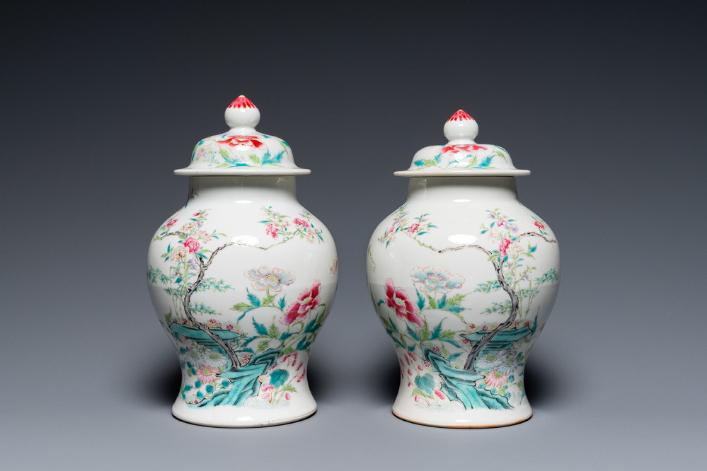A pair of fine Chinese famille rose vases and covers, 19th C.