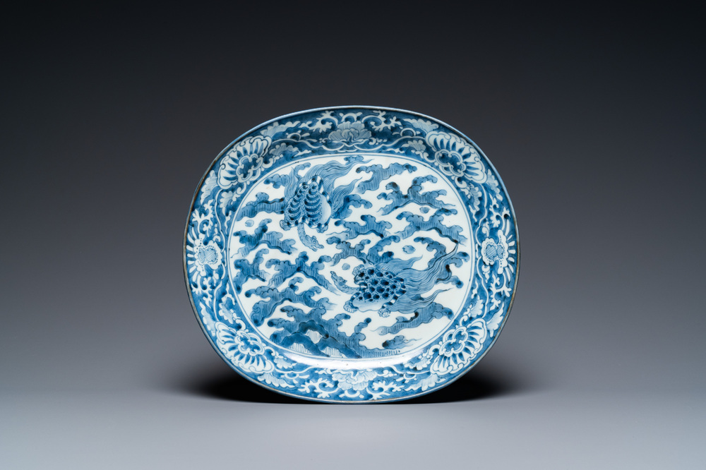 A Japanese blue and white Arita dish with sea turtles, Edo, 18th C.