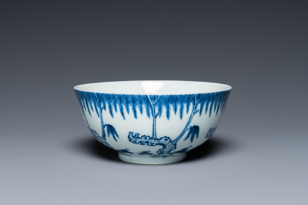 Een Chinese blauw-witte 'Bleu de Hue' kom voor de Vietnamese markt, Ngoạn ngọc 玩玉 merk, 19e eeuw