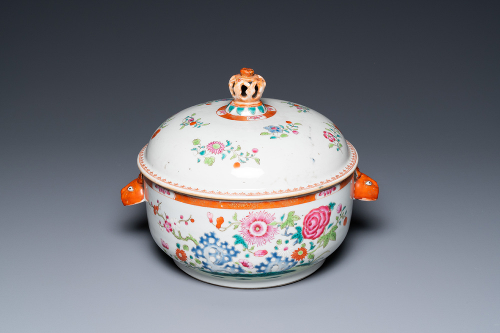 Een ronde Chinese famille rose dekselterrine, Qianlong