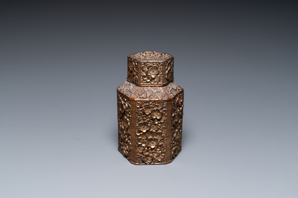 A Chinese gilt-lacquered pewter alloy tea caddy and cover, 19th C.