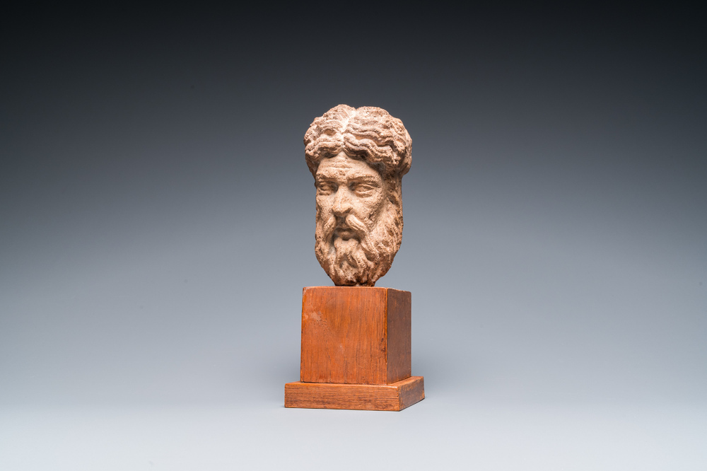 T&ecirc;te d'homme barbu en pierre sculpt&eacute;e, 15/16&egrave;me