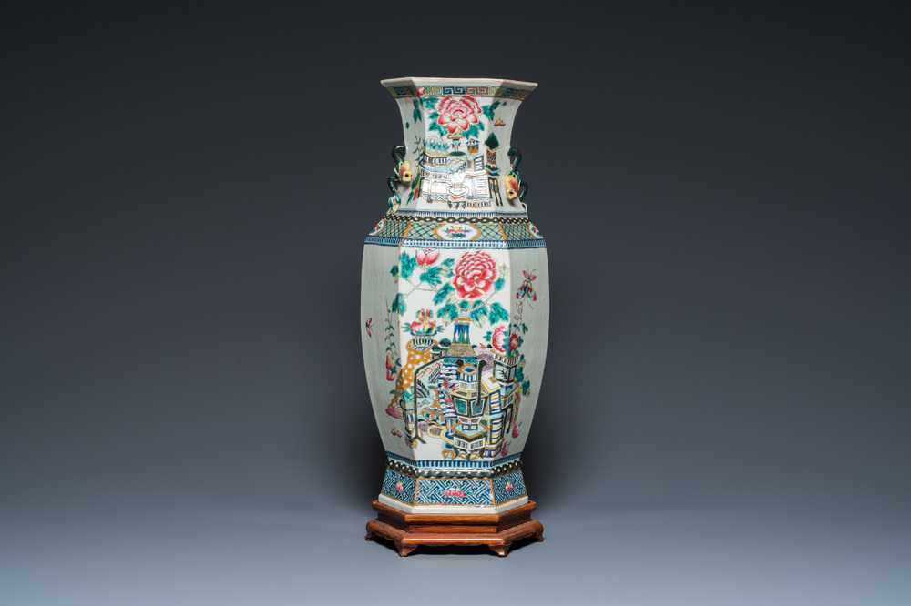 A hexagonal Chinese famille rose vase with antiquities and peacocks, 19th C.