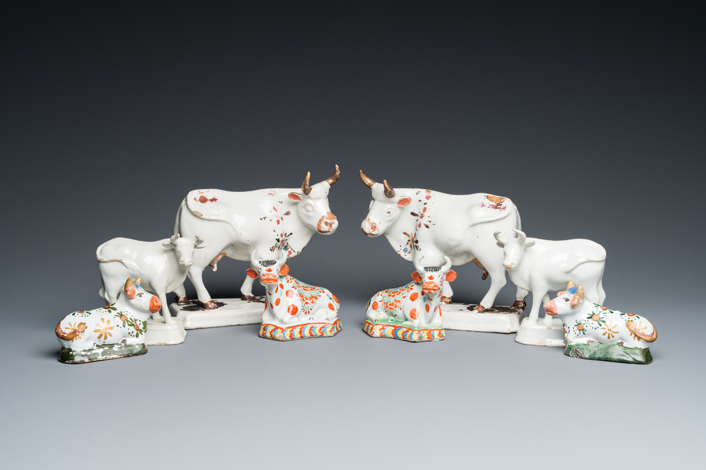 Quatre paires de vaches en fa&iuml;ence de Delft, 18&egrave;me