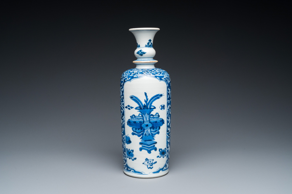 A Chinese blue and white rouleau vase with antiquities, Kangxi