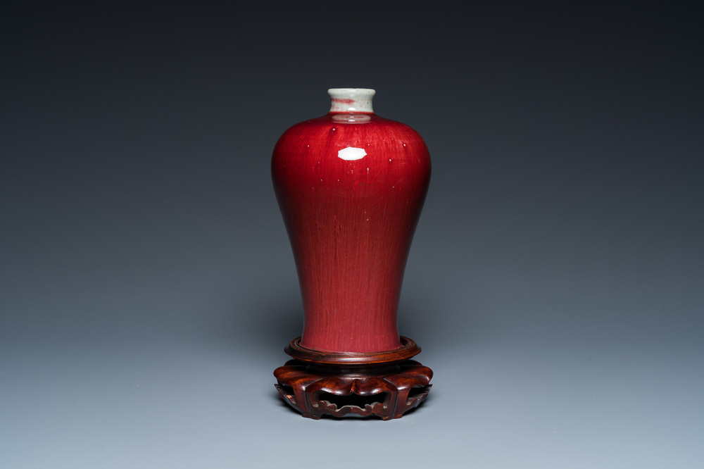 Vase de forme 'meiping' en porcelaine de Chine &agrave; &eacute;mail dit 'fleur de p&ecirc;che', 19&egrave;me