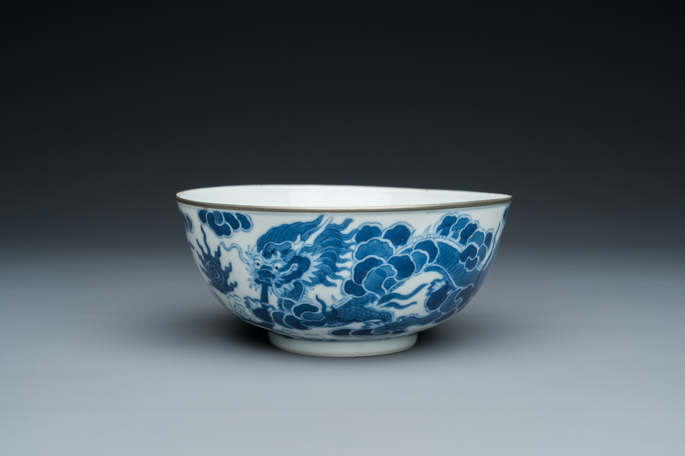 A Chinese blue and white 'Bleu de Hue' bowl for the Vietnamese market, Thiệu Trị  紹治年製 mark, 19th C.