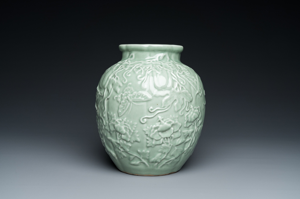 Een Chinese monochrome celadon-geglazuurde vaas met reli&euml;fdecor, 19/20e eeuw