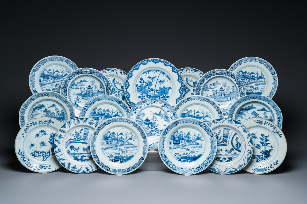 18 Chinese blauw-witte schotels en borden, Kangxi/Qianlong
