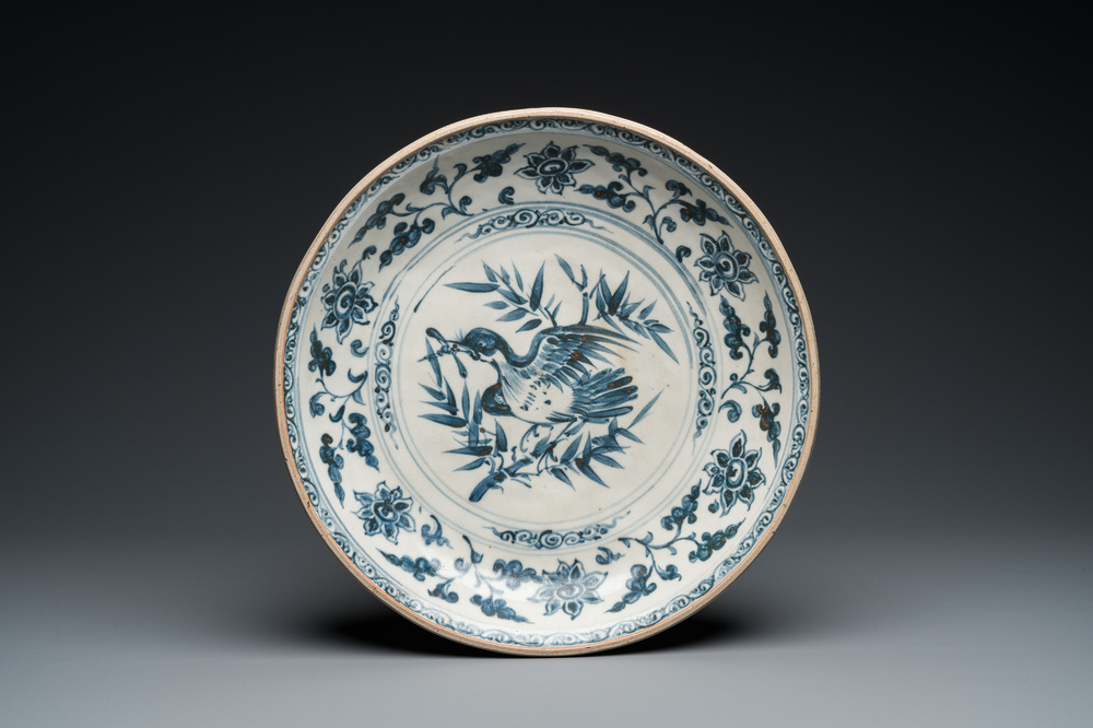 A Vietnamese or Annamese blue and white 'bird' dish, 15/16th C.