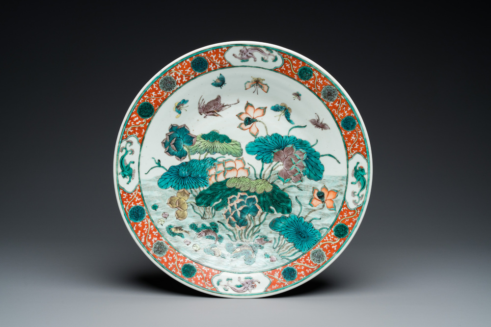 A Chinese famille verte 'lotus pond' dish, 19th C.