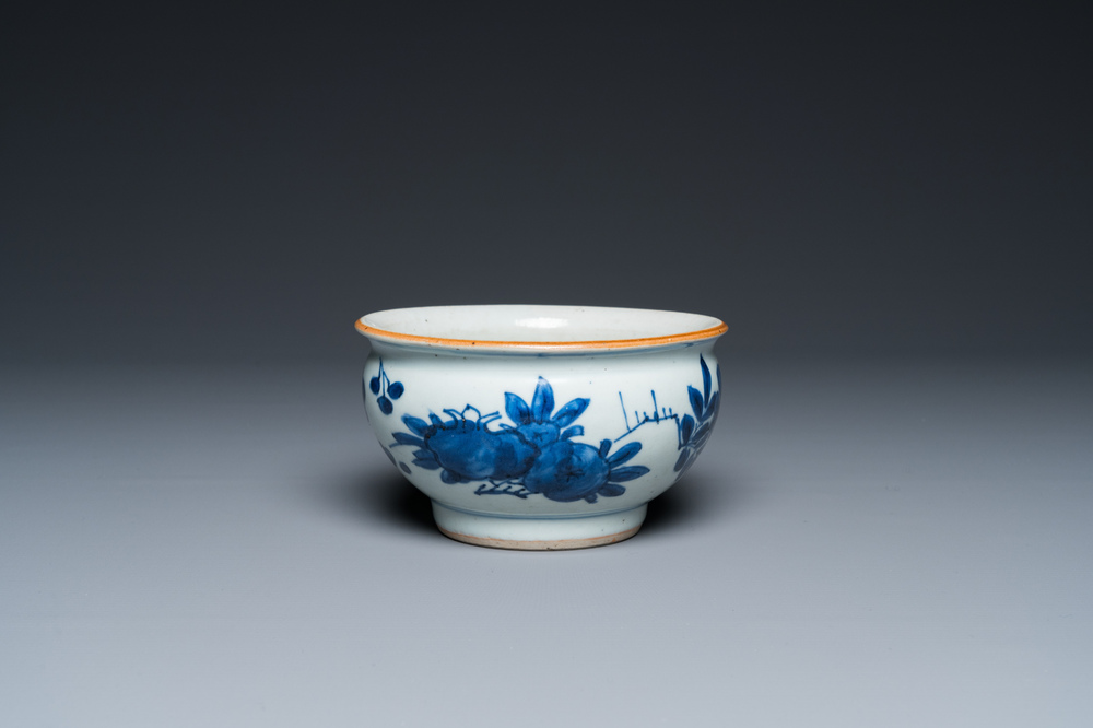 Petit br&ucirc;le-parfum en porcelaine de Chine en bleu et blanc, Chongzhen