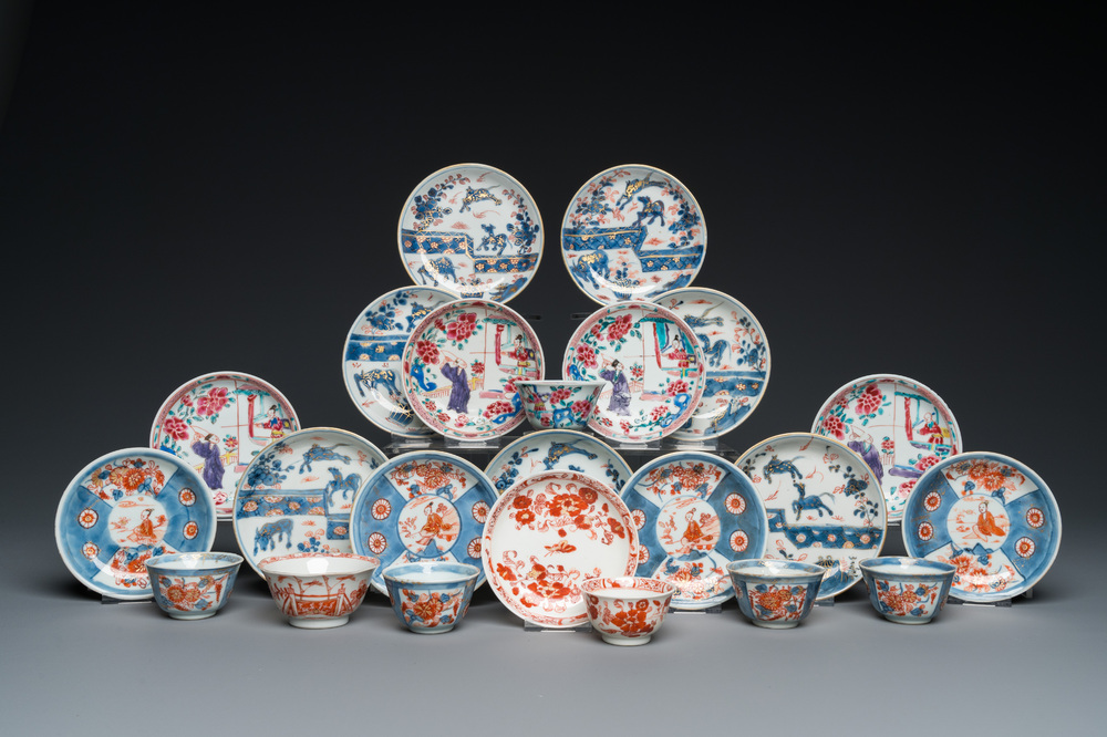 Seize soucoupes et sept tasses en porcelaine de Chine de style Imari et famille rose, Kangxi et post&eacute;rieur