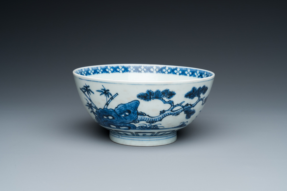 Een Chinese blauw-witte 'Bleu de Hue' kom voor de Vietnamese markt, Thường t&acirc;m lạc sự  賞心樂事 merk, ca. 1830
