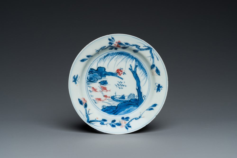 Coupe en porcelaine de Chine en bleu, blanc et rouge de cuivre &agrave; d&eacute;cor d'un p&ecirc;cheur pour le march&eacute; japonais, Tianqi