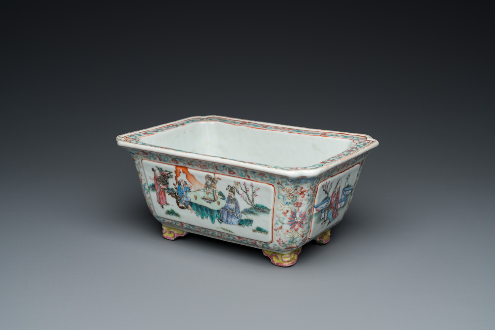 A rectangular Chinese famille rose jardini&egrave;re, 19th C.