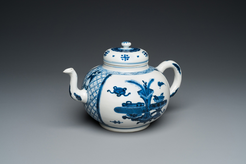 A large Chinese blue and white 'antiquities' teapot and cover, Kangxi