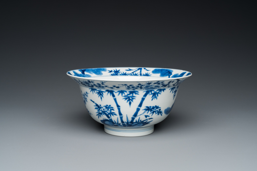 Een Chinese blauw-witte 'Drie vrienden van de winter' kom, Kangxi merk en periode