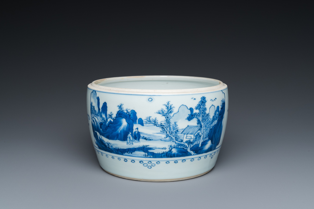 A Chinese blue and white tureen, Kangxi