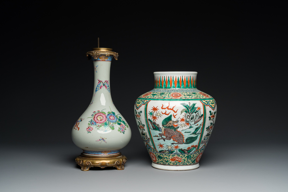Un vase en porcelaine de Chine famille verte et un en famille rose sur fond c&eacute;ladon mont&eacute; en lampe, 19&egrave;me