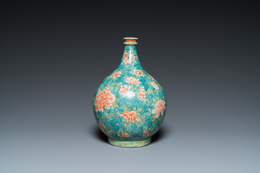 A Dutch-decorated Japanese Arita apothecary flask monogrammed PDR, Edo, 17th C.
