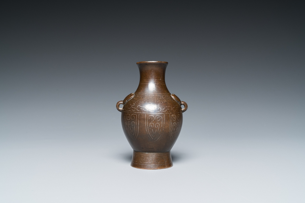 Vase de forme 'hu' en bronze incrust&eacute; d'argent, Chine, 17/18&egrave;me