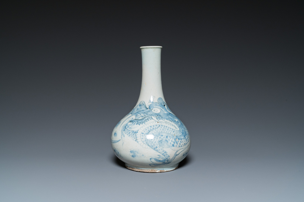 A Korean blue and white 'dragon' bottle vase, Joseon, 18/19th C.