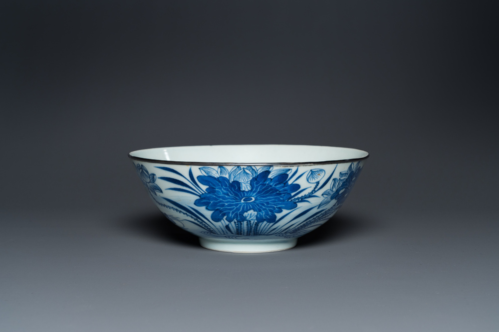 Een Chinese blauw-witte 'Bleu de Hue' kom voor de Vietnamese markt, Ngoạn ngọc 玩玉 merk, 19e eeuw