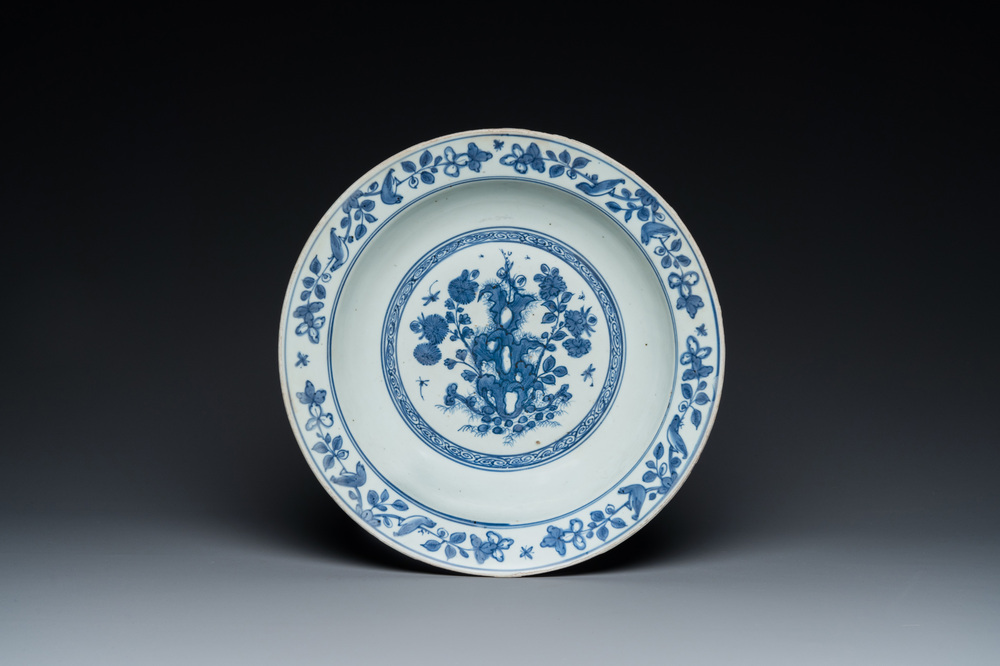 A Chinese blue and white dish with floral design, Jiajing