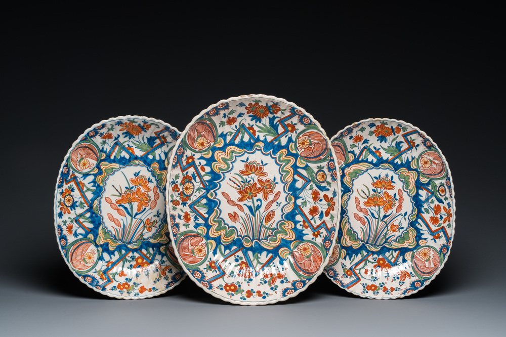 Three polychrome Dutch Delft lobed oval 'lightning' dishes, 1st quarter 18th C.