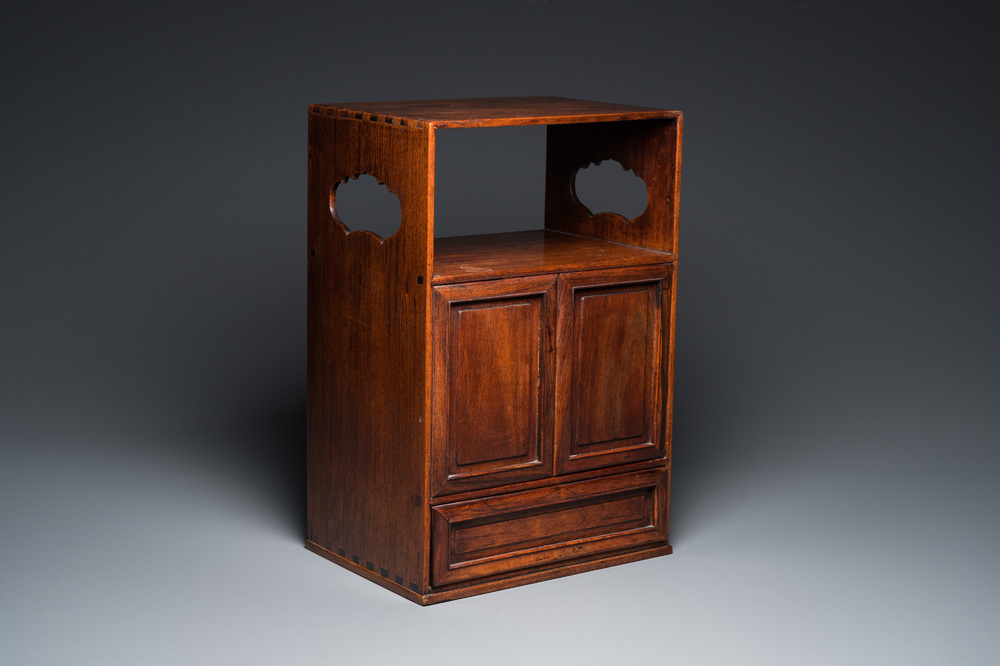Petit cabinet en bois de huali, Chine, Qing