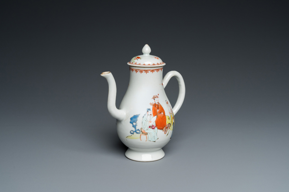 Verseuse couverte en porcelaine de Chine famille rose &agrave; sujet mandarin, Qianlong