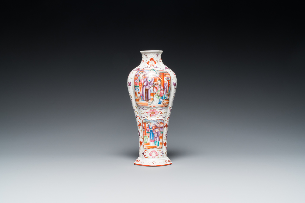 Een Chinese famille rose vaas met mandarijns decor, Qianlong